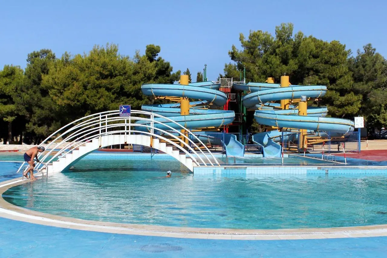 Family Friendly Apartments With A Swimming Pool Rovinj - 3394