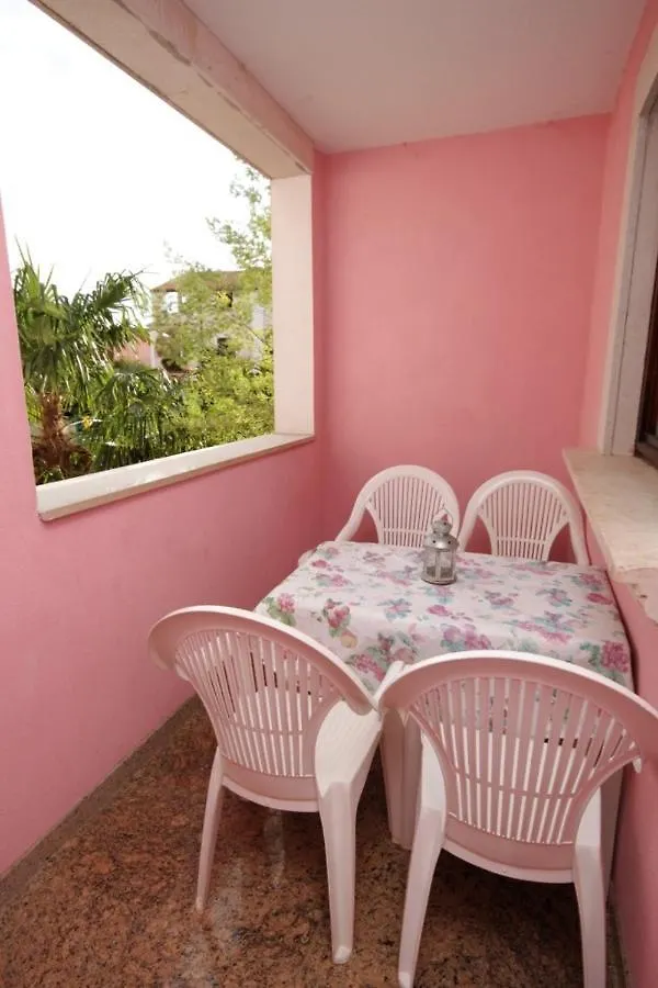 Family Friendly Apartments With A Swimming Pool Rovinj - 3394 0*,