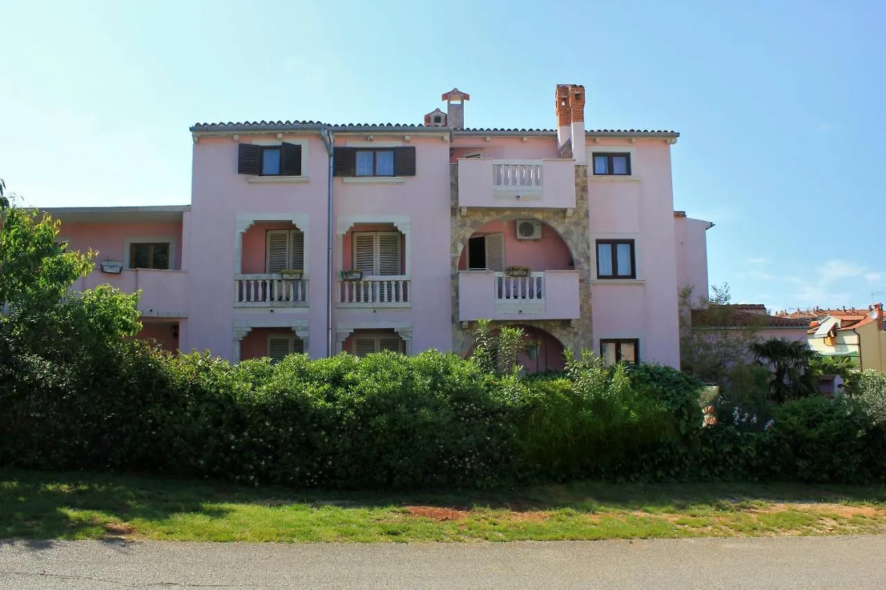 Family Friendly Apartments With A Swimming Pool Rovinj - 3394