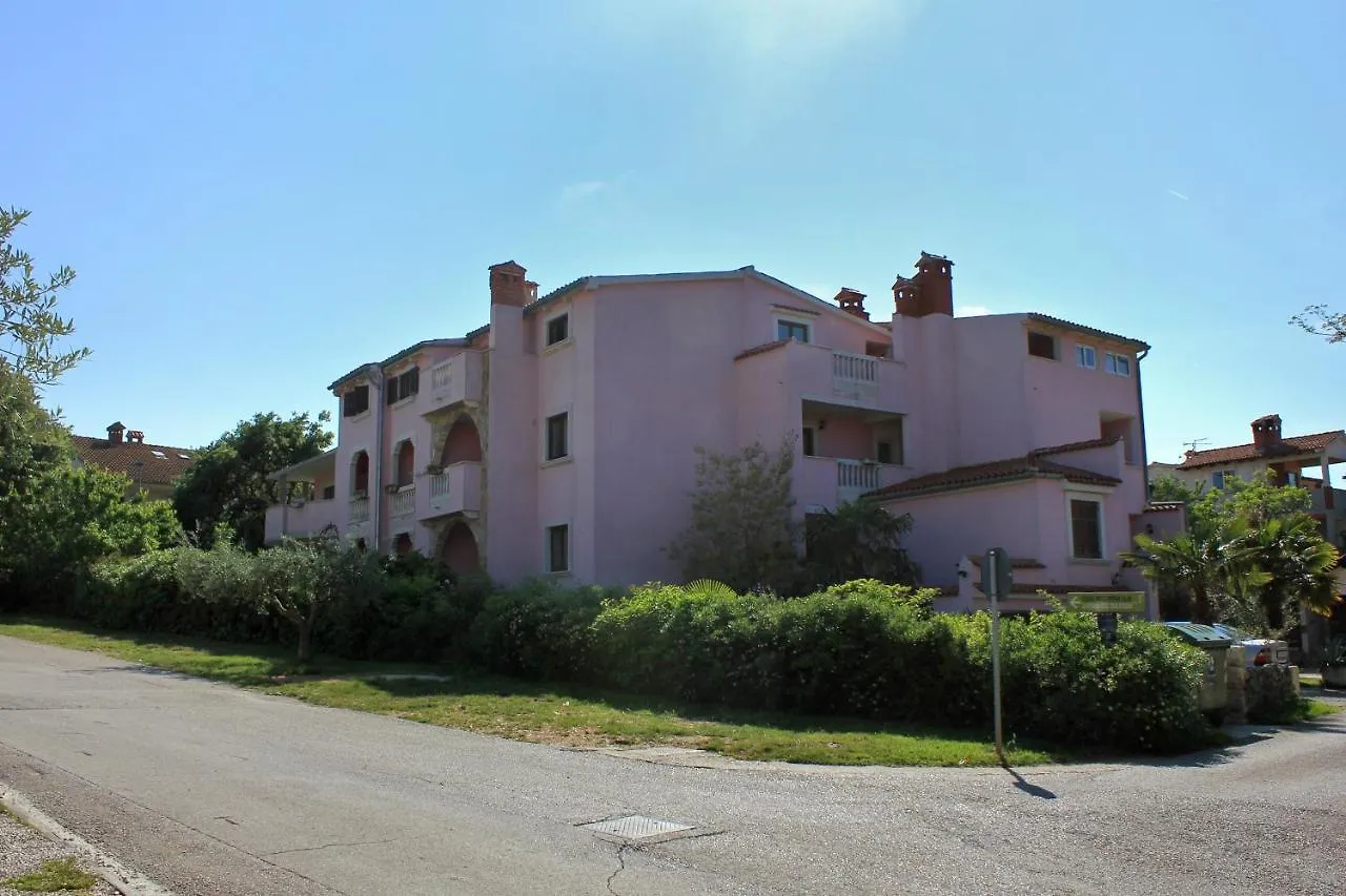 Family Friendly Apartments With A Swimming Pool Rovinj - 3394