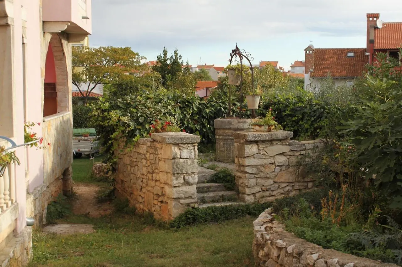 Family Friendly Apartments With A Swimming Pool Rovinj - 3394