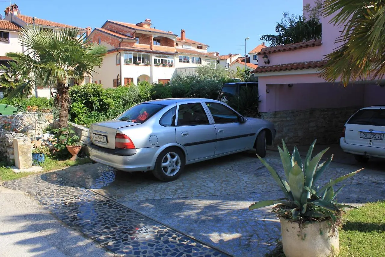 Family Friendly Apartments With A Swimming Pool Rovinj - 3394 0*,