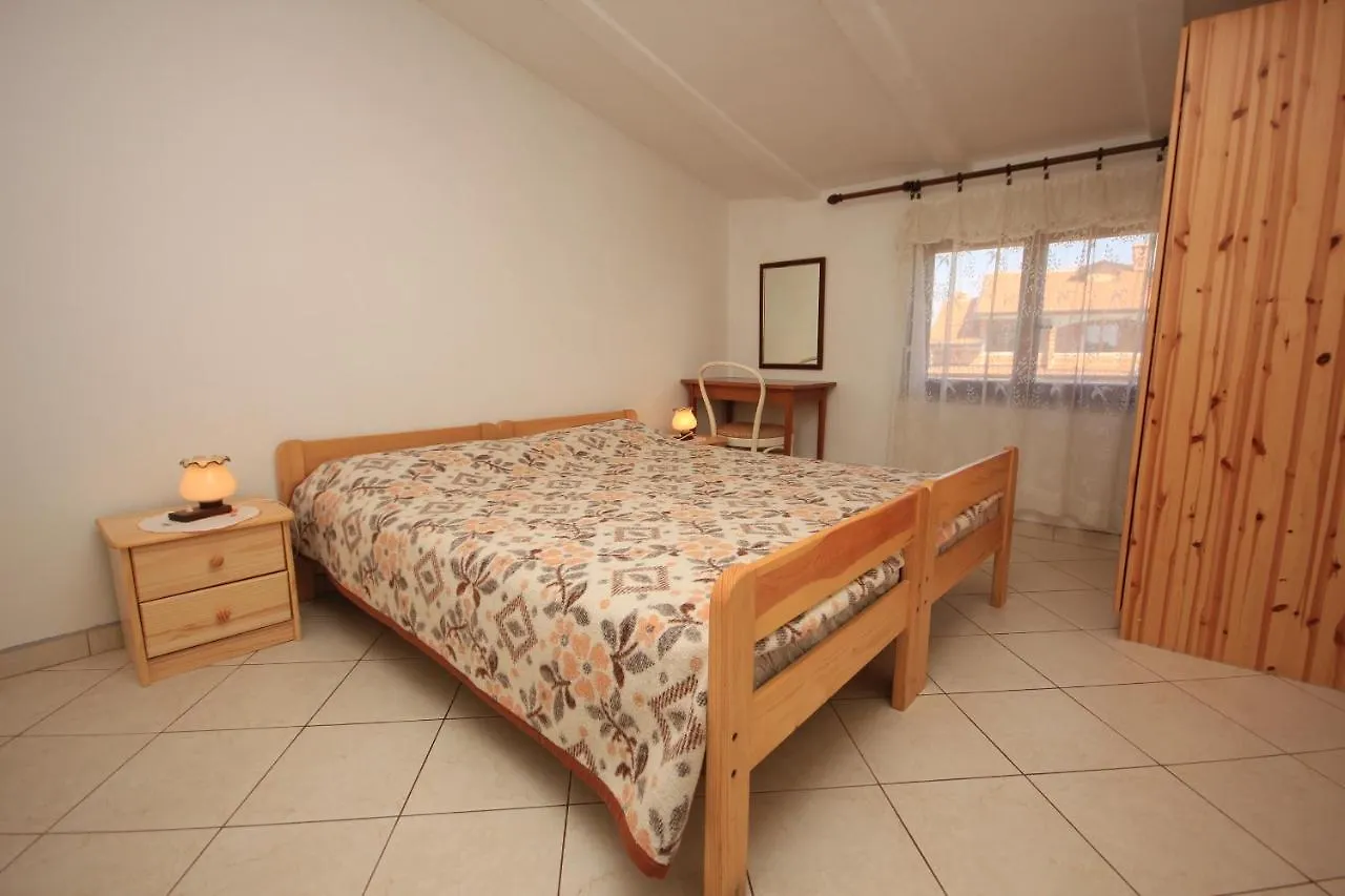 Family Friendly Apartments With A Swimming Pool Rovinj - 3394