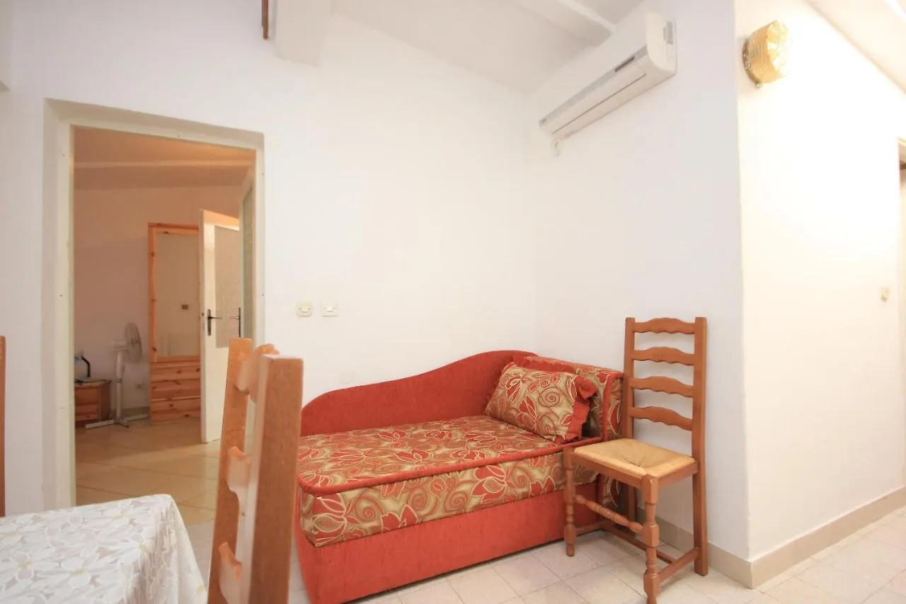 Family Friendly Apartments With A Swimming Pool Rovinj - 3394