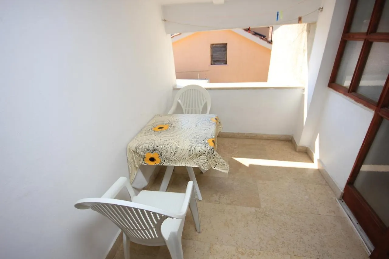 Family Friendly Apartments With A Swimming Pool Rovinj - 3394