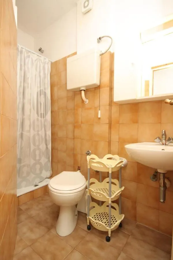 Family Friendly Apartments With A Swimming Pool Rovinj - 3394 0*,  Hırvatistan