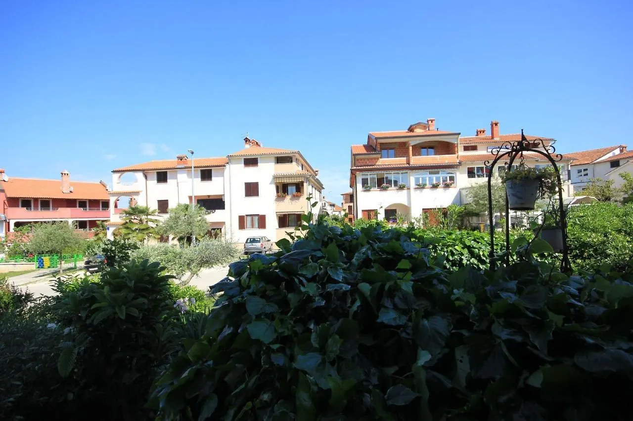 Family Friendly Apartments With A Swimming Pool Rovinj - 3394 0*,  Hırvatistan