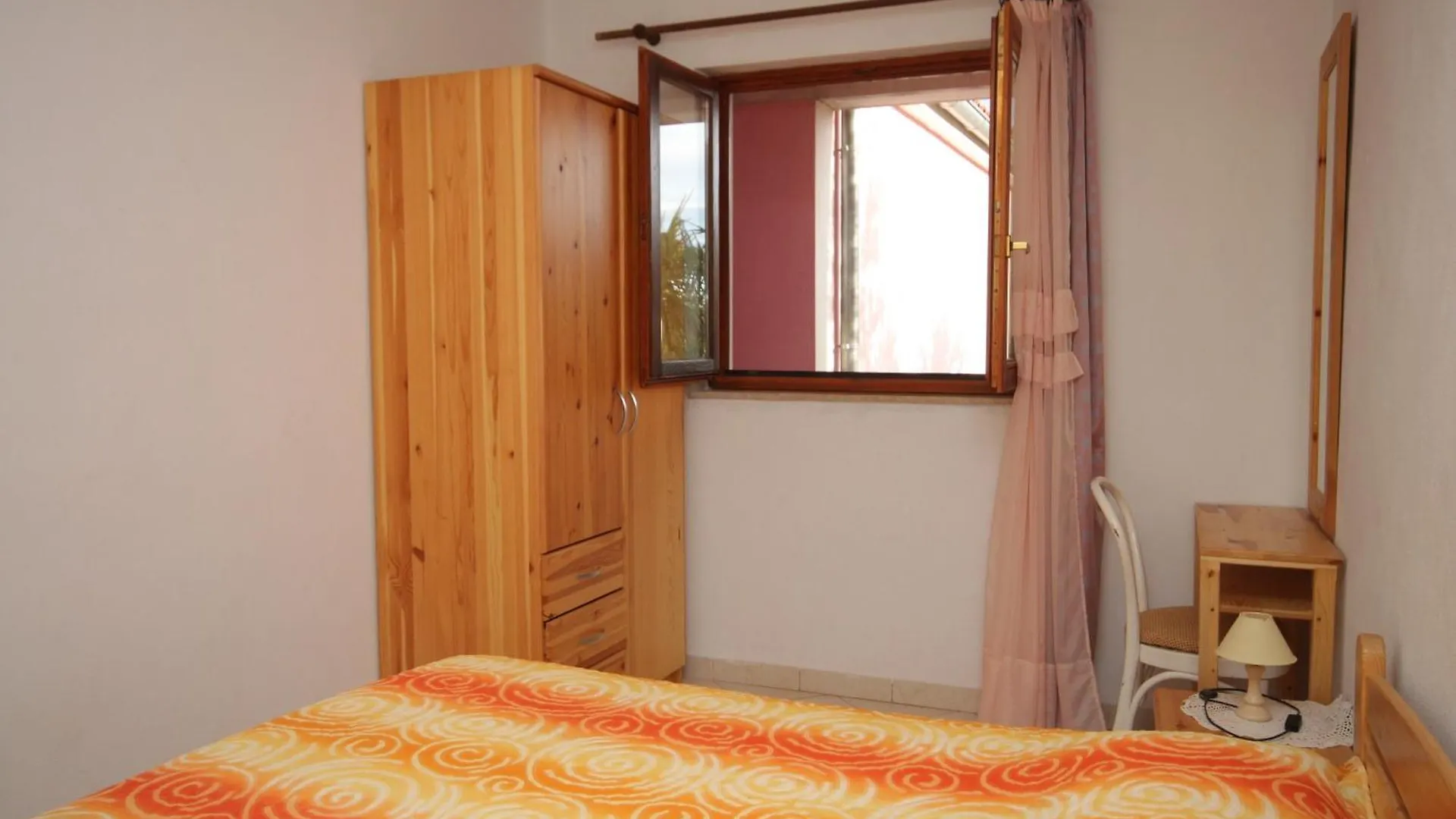 Family Friendly Apartments With A Swimming Pool Rovinj - 3394
