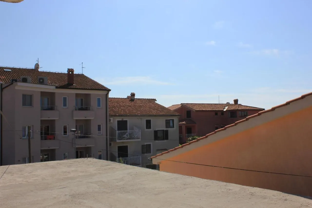 Family Friendly Apartments With A Swimming Pool Rovinj - 3394